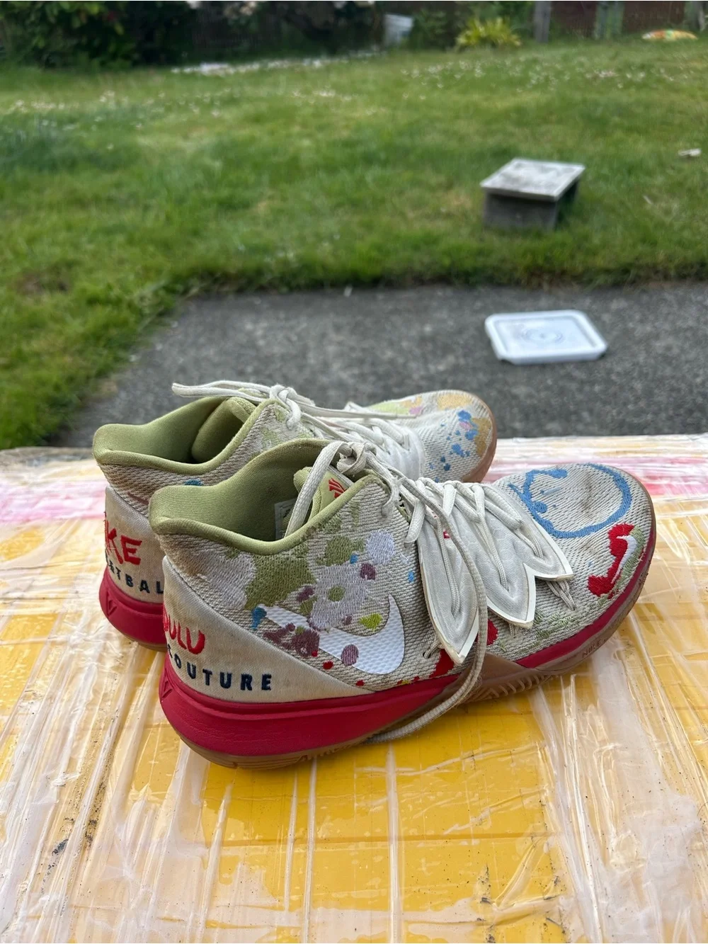 NIKE KYRIE 5 CQ4326-100 BANDULU Boy’s Multicolor Athletic Sneakers Size 7Y